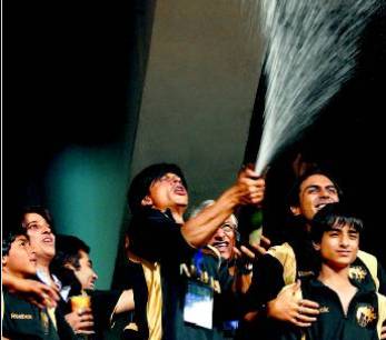 Shahrukh_at_ipl_match